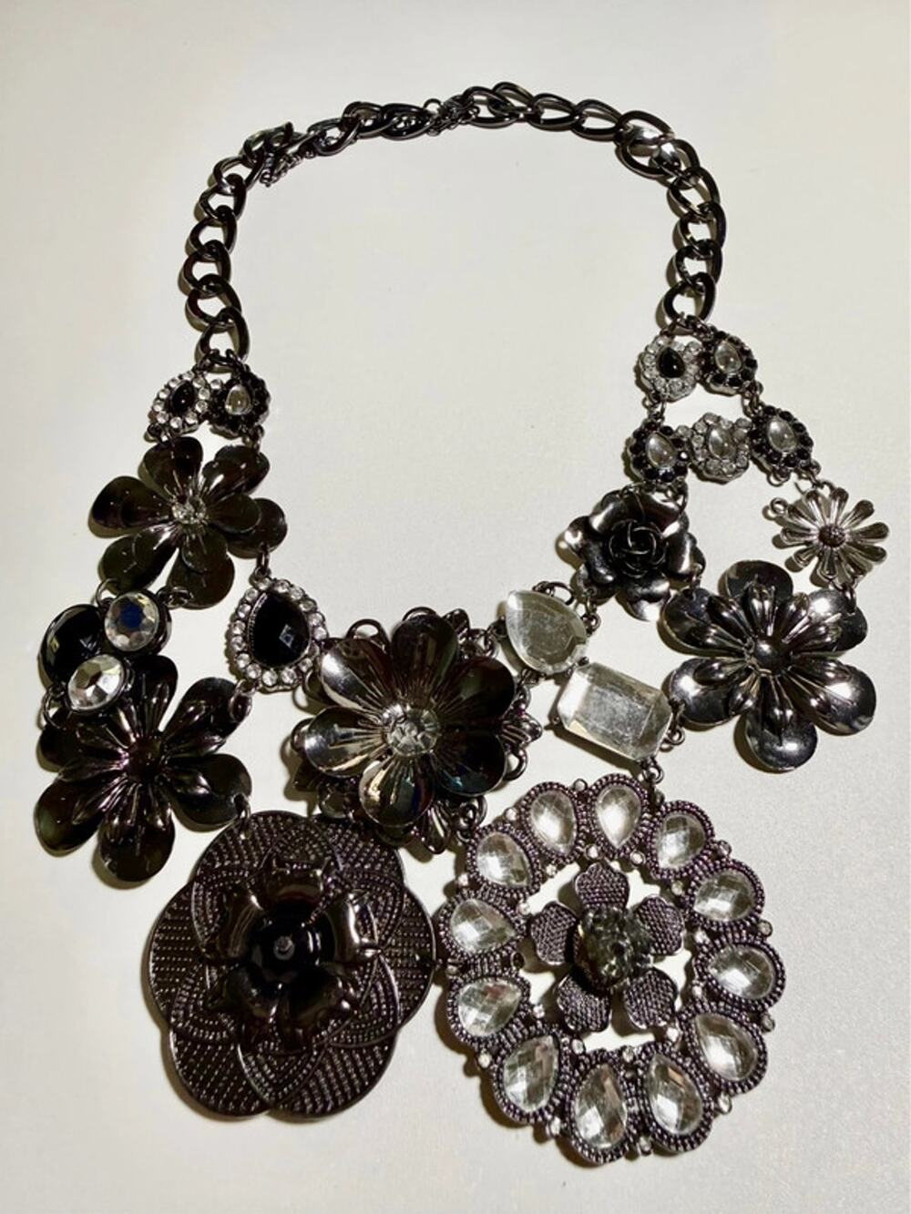 Large floral statement necklace 19-22โ